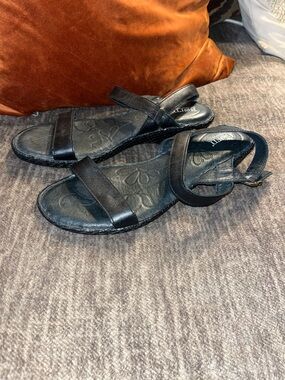 Born Comfort Leather Black Women's Sandals